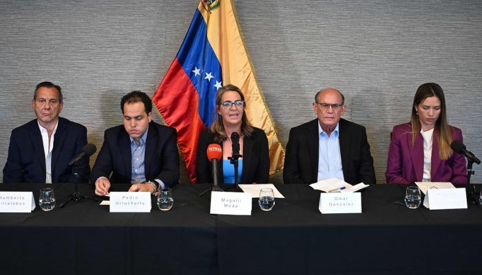 111171399-correction-l-r-humberto-villalobos-pedro-urruchurtu-magalli-meda-omar-gonzalez-and-claud.j.jpeg 111171399-correction-l-r-humberto-villalobos-pedro-urruchurtu-magalli-meda-omar-gonzalez-and-claud.j.jpeg