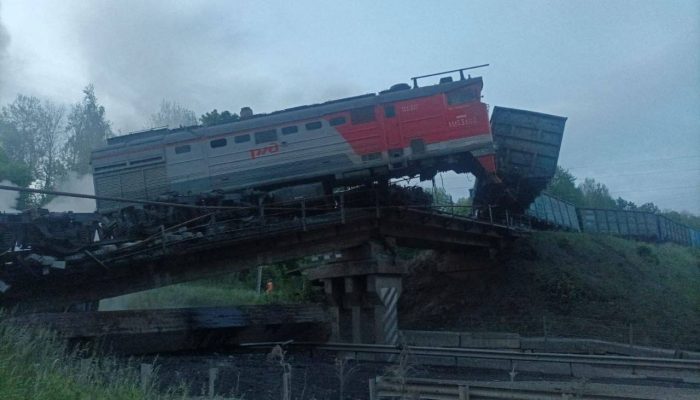 2025-06-01t044301z-1010506076-rc2gteadpyut-rtrmadp-3-ukraine-crisis-bridge-kursk.jpg