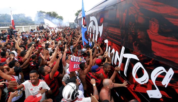 85789638-es-rio-de-janeiro-rj-20-11-2019-aerofla-chegada-do-onibus-com-jogadores-do-flamengo.jpg