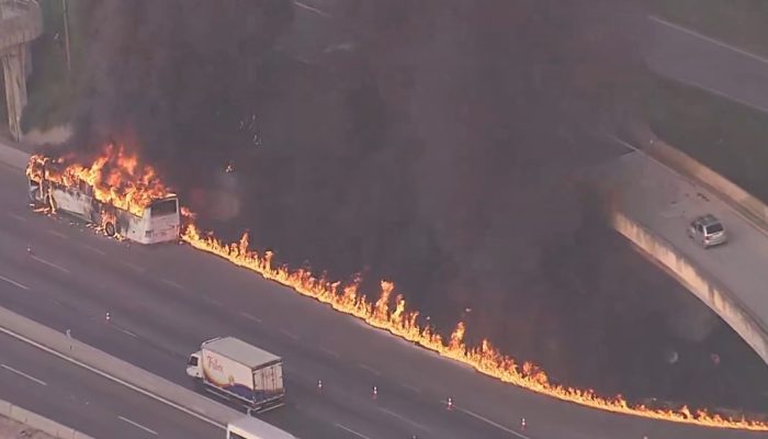 onibus-pega-fogo-na-rodovia-anhanguera-1.jpg